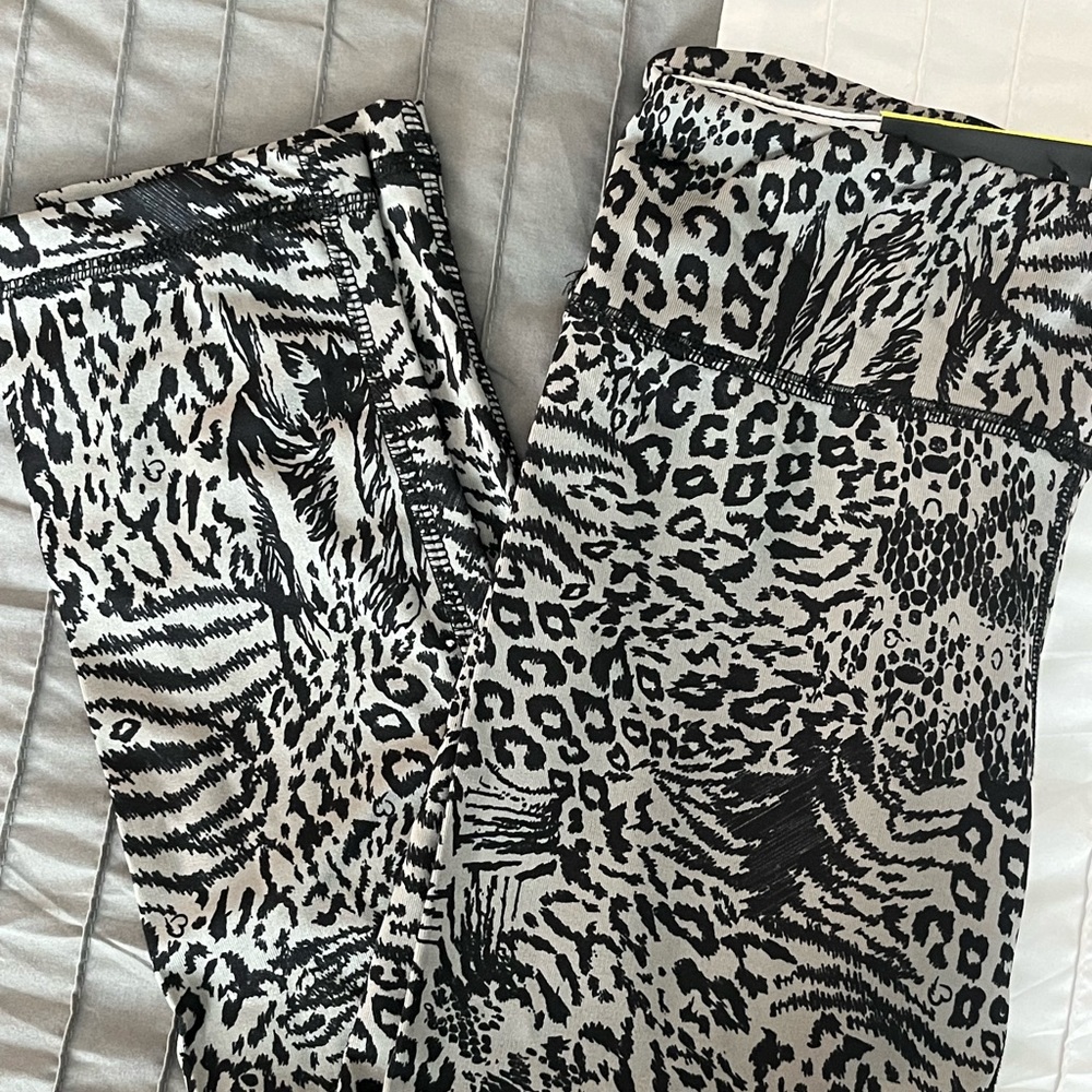 High Energie animal print capri leggings size S